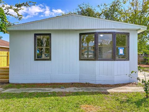 Photo of 1585 Tuscaloosa Avenue, Daytona Beach, FL 32117 (MLS # V4944841)