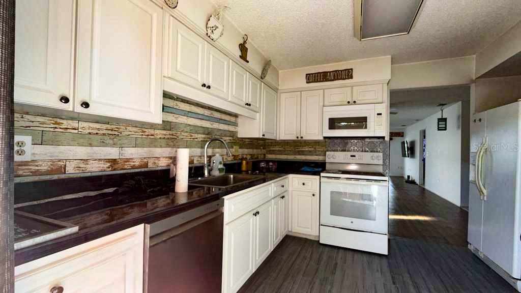 BEACON WOODS WEDGEWOOD CONDO - Residential