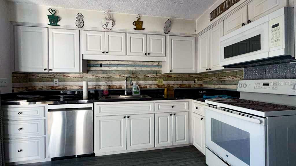 BEACON WOODS WEDGEWOOD CONDO - Residential