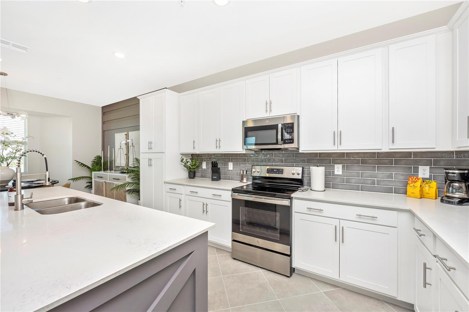 WELLEN PARK GOLF & COUNTRY CLUB - Residential Lease