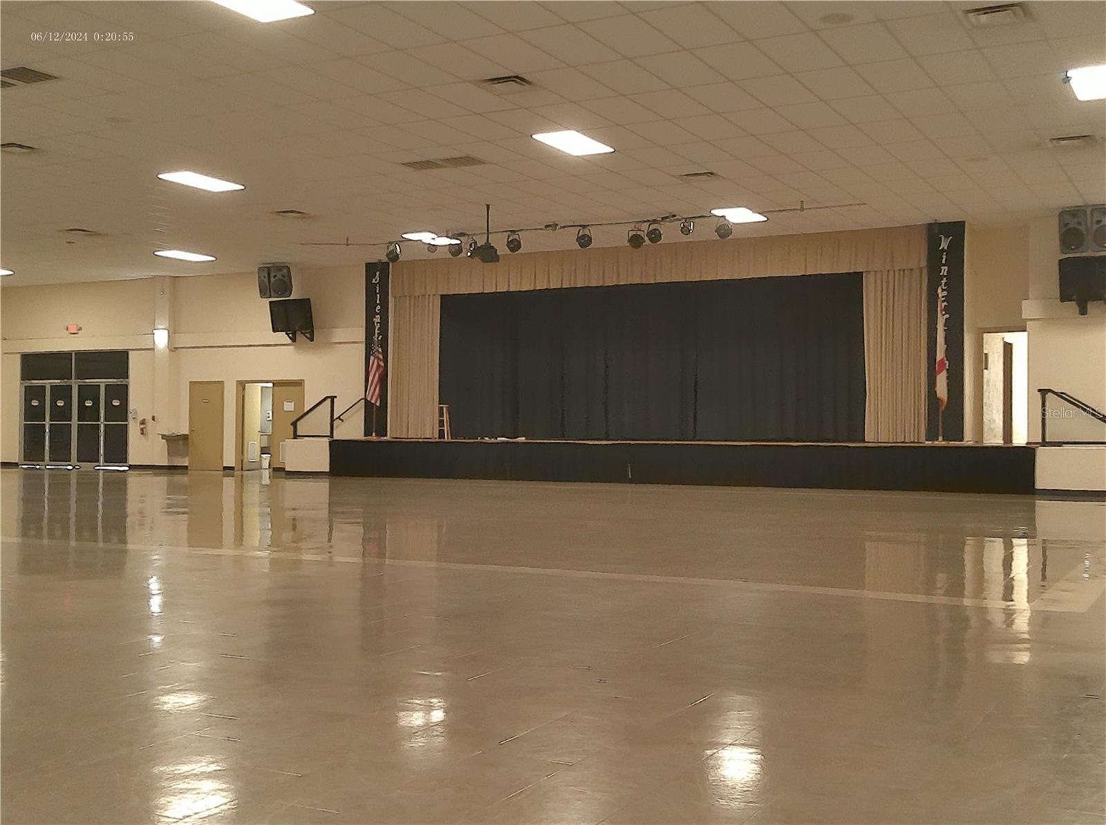 ON TOP OF THE WORLD - Residential