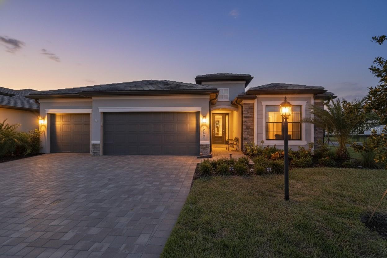 LORRAINE LAKES - Residential