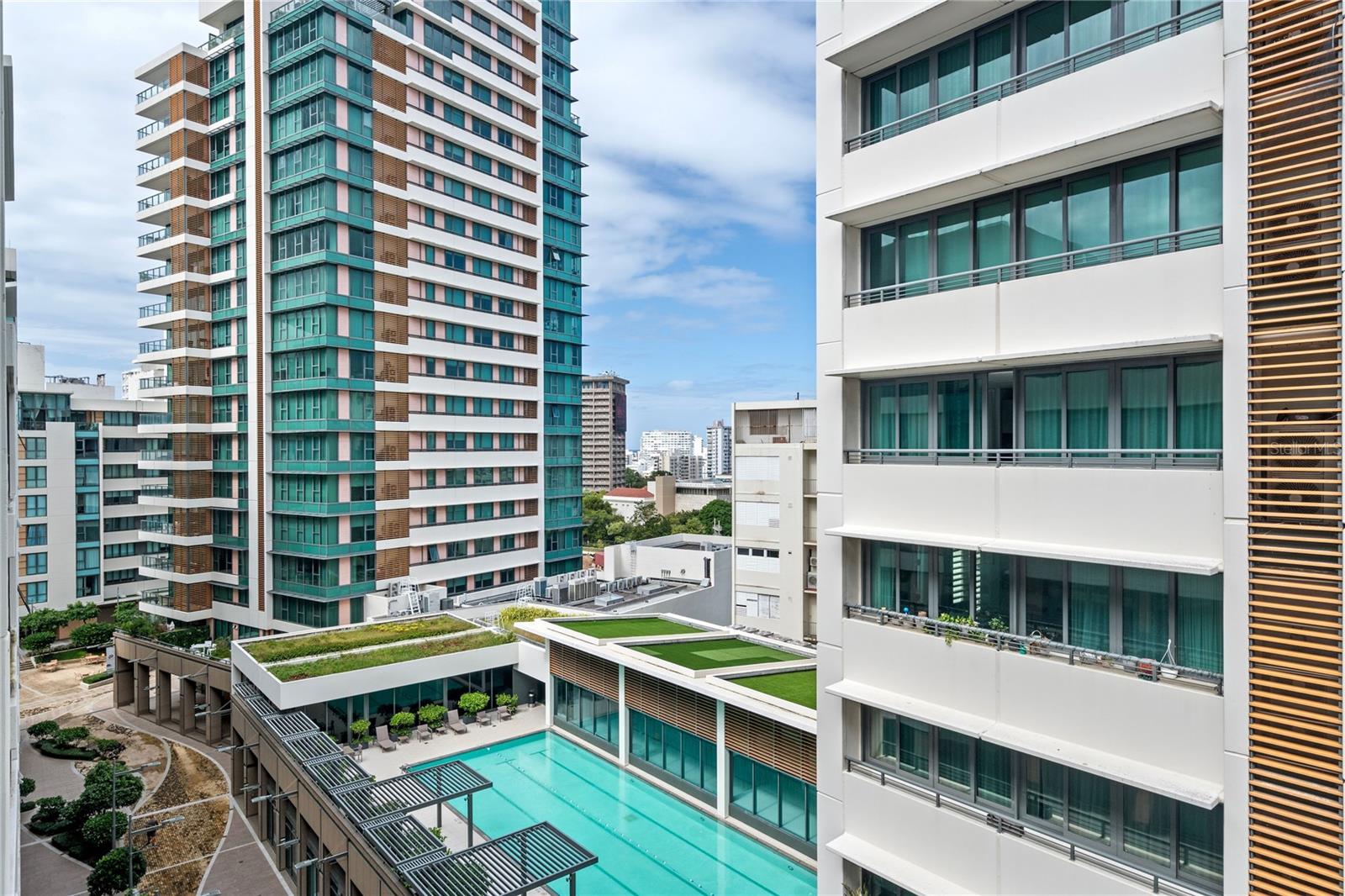Welcome to this modern dream apartment located in Tower 800 at 1511 Avenida Ponce de León, Ciudadela.
This beautifully remodeled unit offers everything you need, featuring a stunning interior design with tasteful touches of warm wood throughout.
Bright and filled with natural light, the apartment spans 642 SqFt and includes 1 bedroom, 1 bathroom, a walk-in closet, and one parking space.