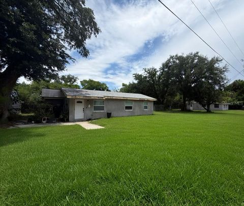 Photo of 3316 W 5th Street, Sanford, FL 32771 (MLS # V4949834)
