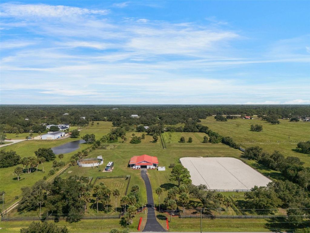 Photo of 806 N Jackson Road, Venice, FL 34292 (MLS # A4666410)