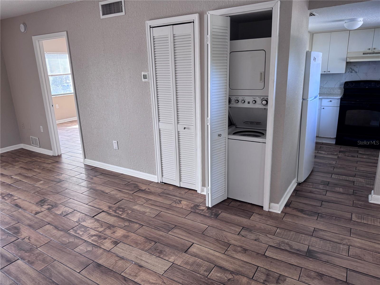 GARDEN WALK PH 1 - Residential Lease