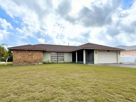 Photo of 18099 Petoskey Circle, Port Charlotte, FL 33948 (MLS # C7518374)