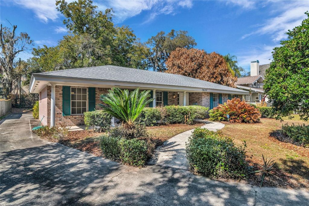 Photo of 1620 S Summerlin Avenue, Orlando, FL 32806 (MLS # O6379497)