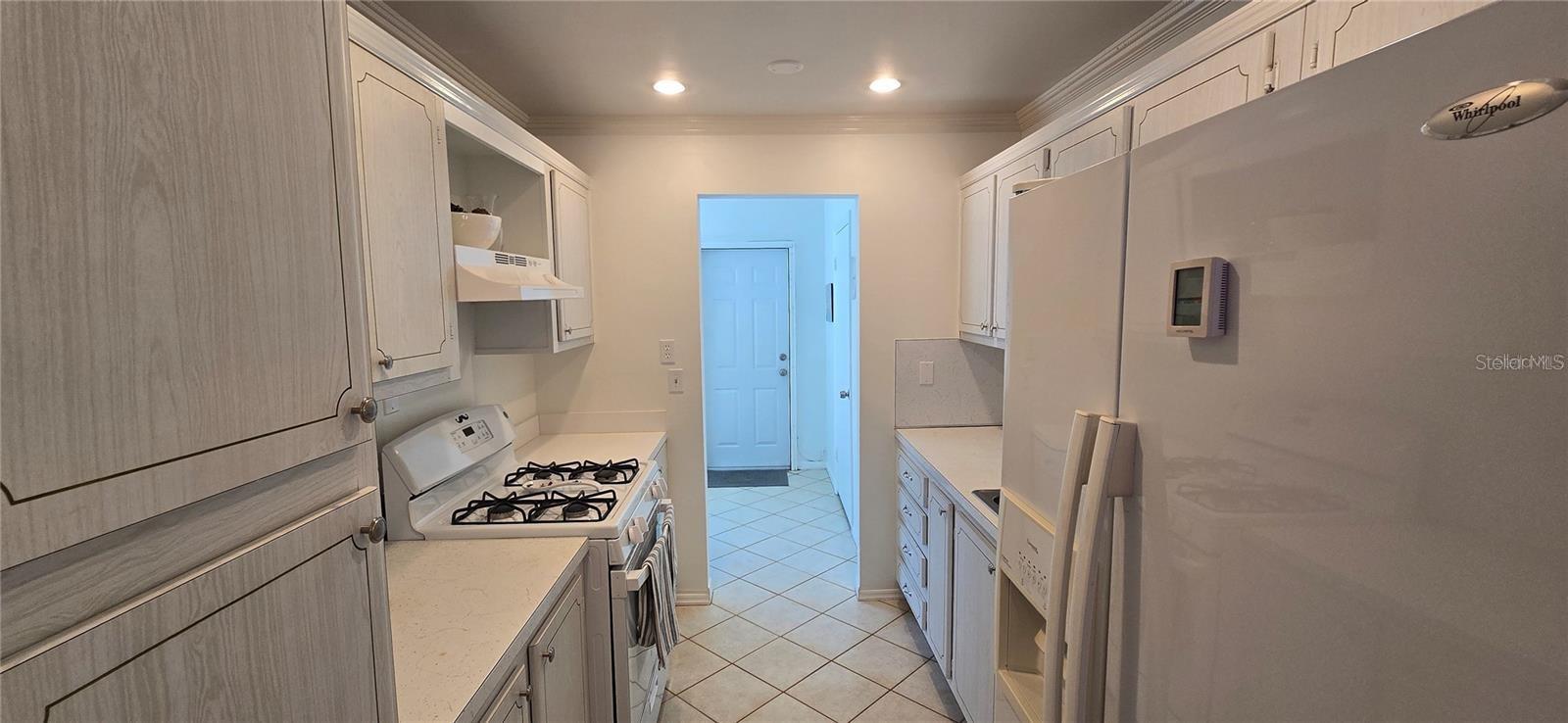 PARADISE SHORES - Residential Lease