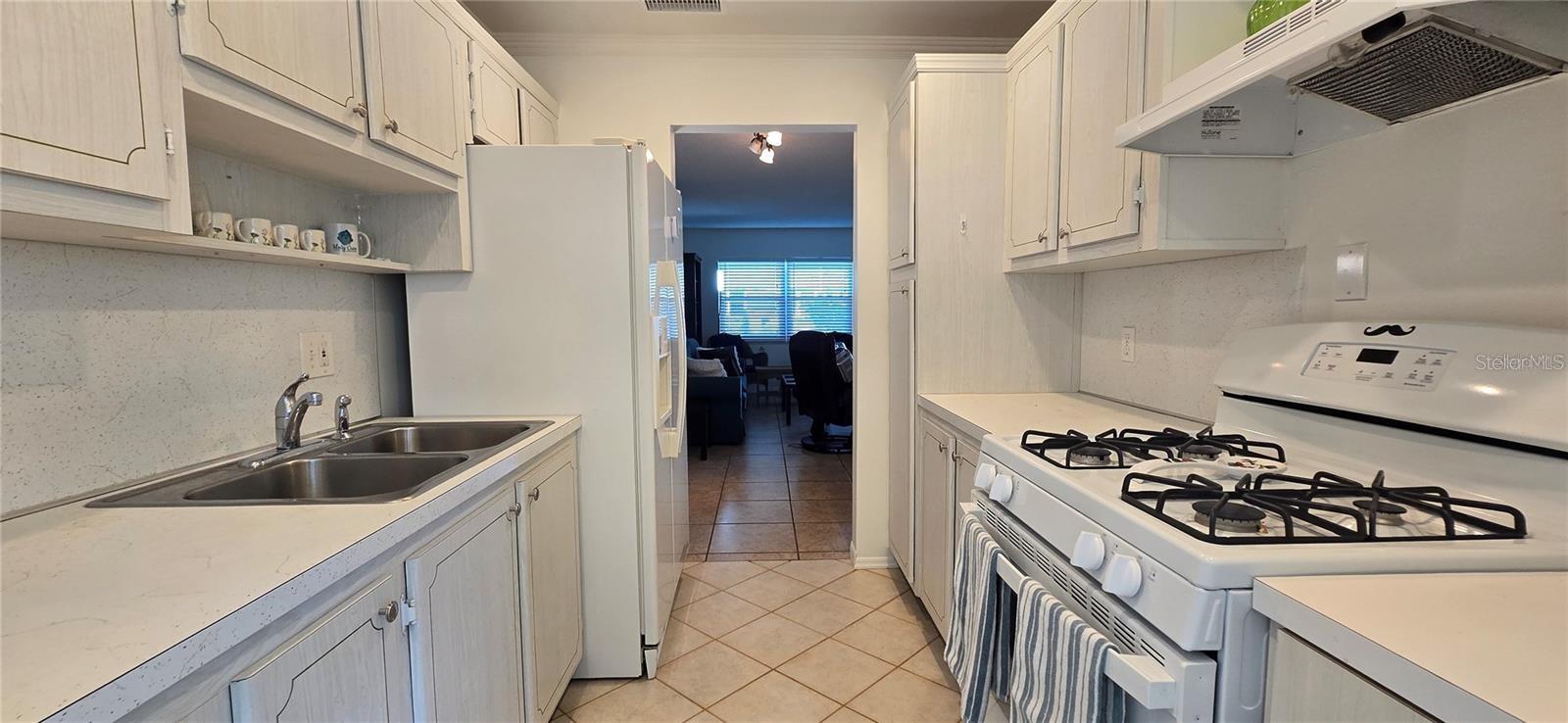 PARADISE SHORES - Residential Lease