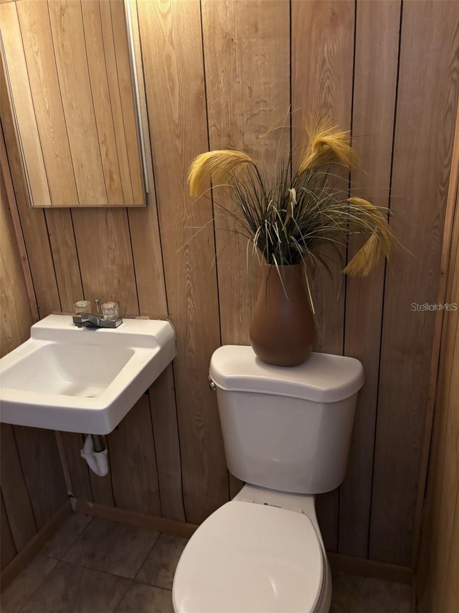 FLOR A MAR - Residential Lease