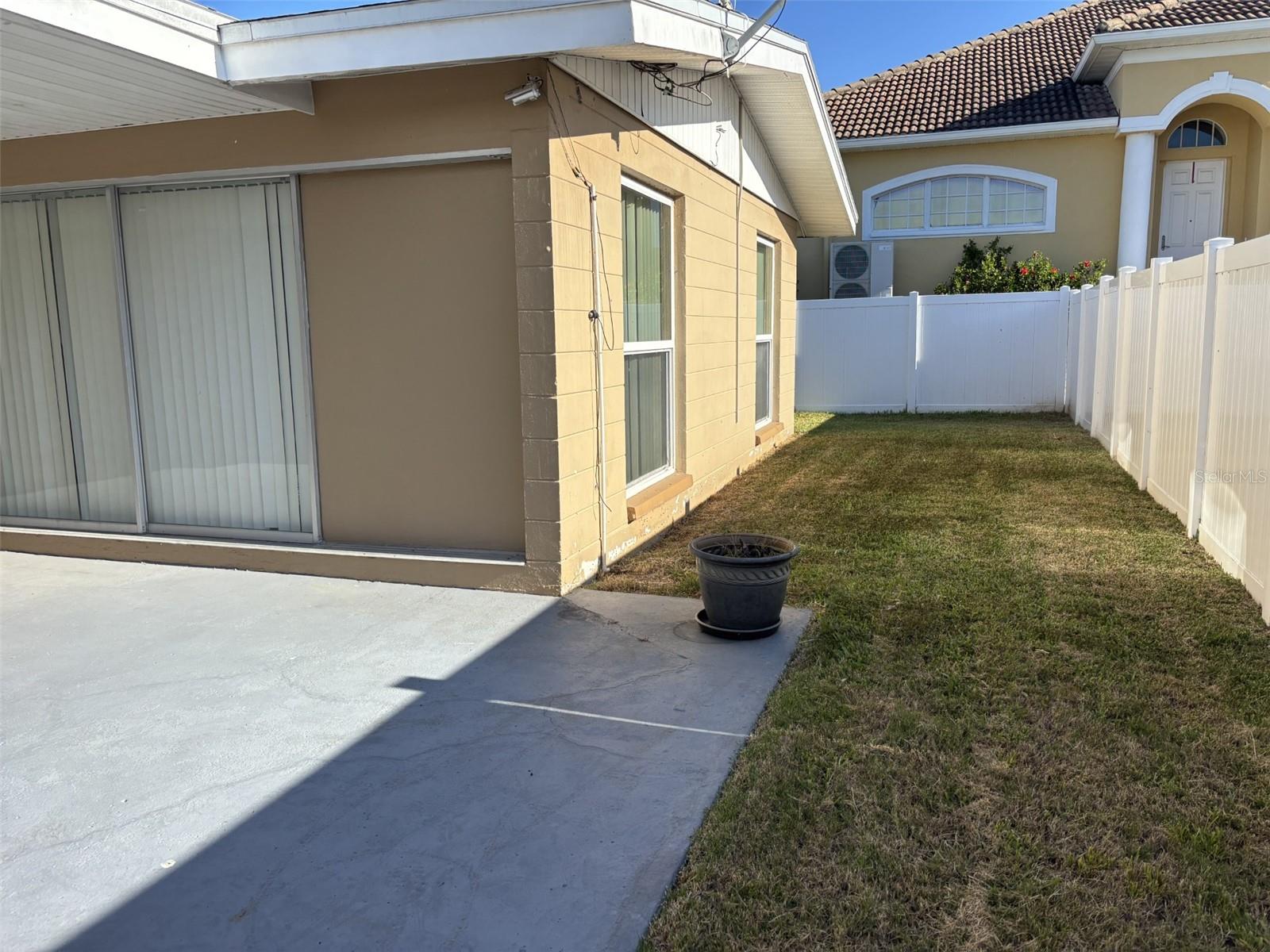 FLOR A MAR - Residential Lease