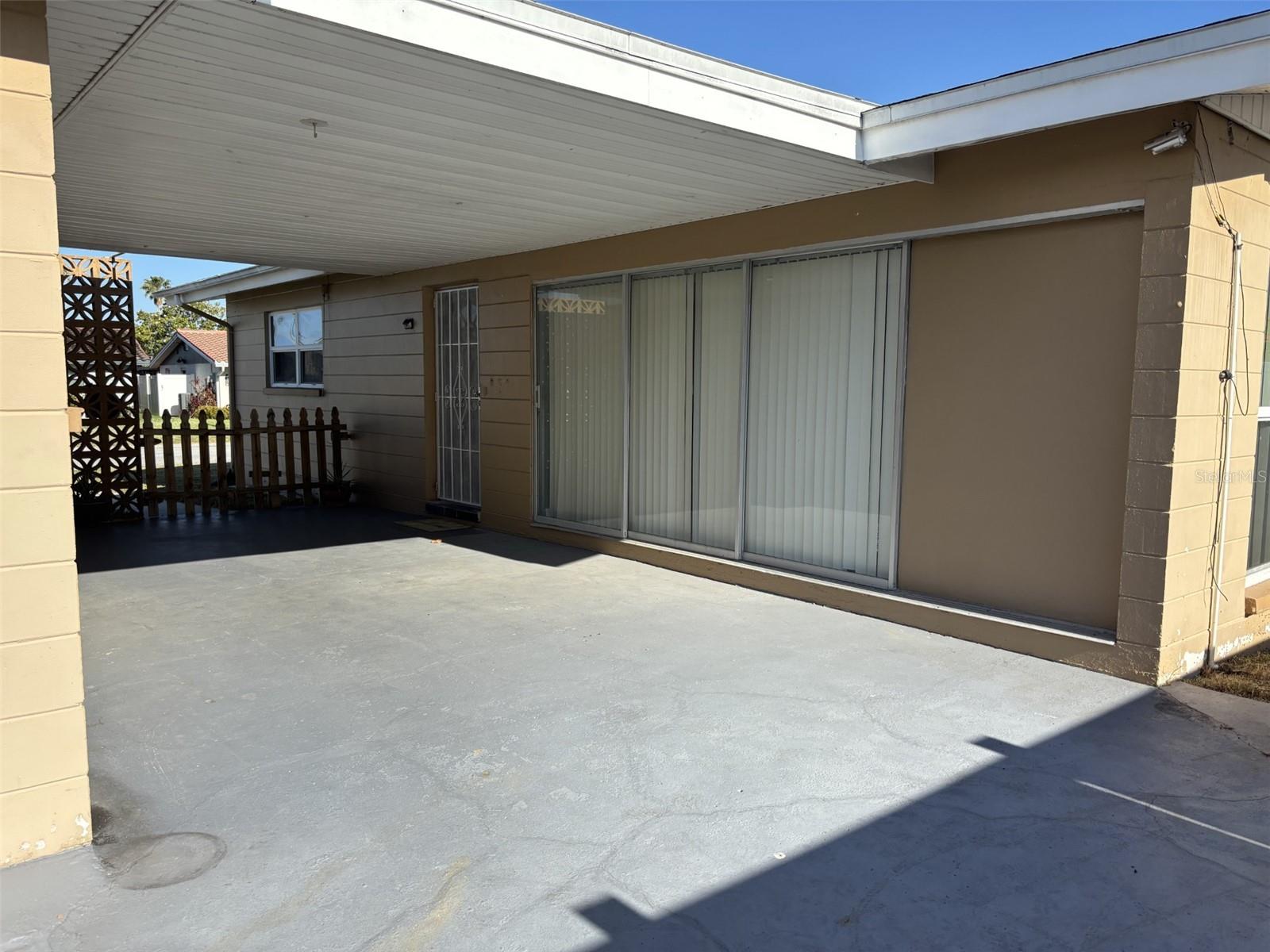 FLOR A MAR - Residential Lease