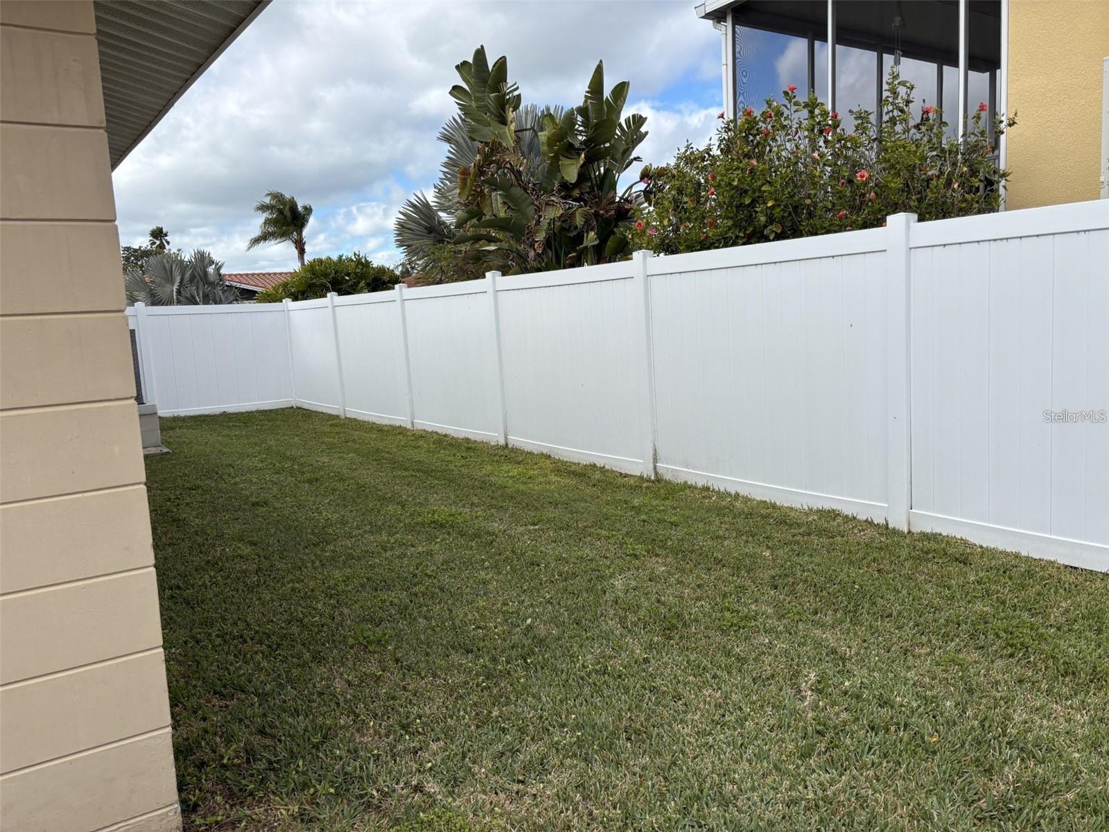 FLOR A MAR - Residential Lease