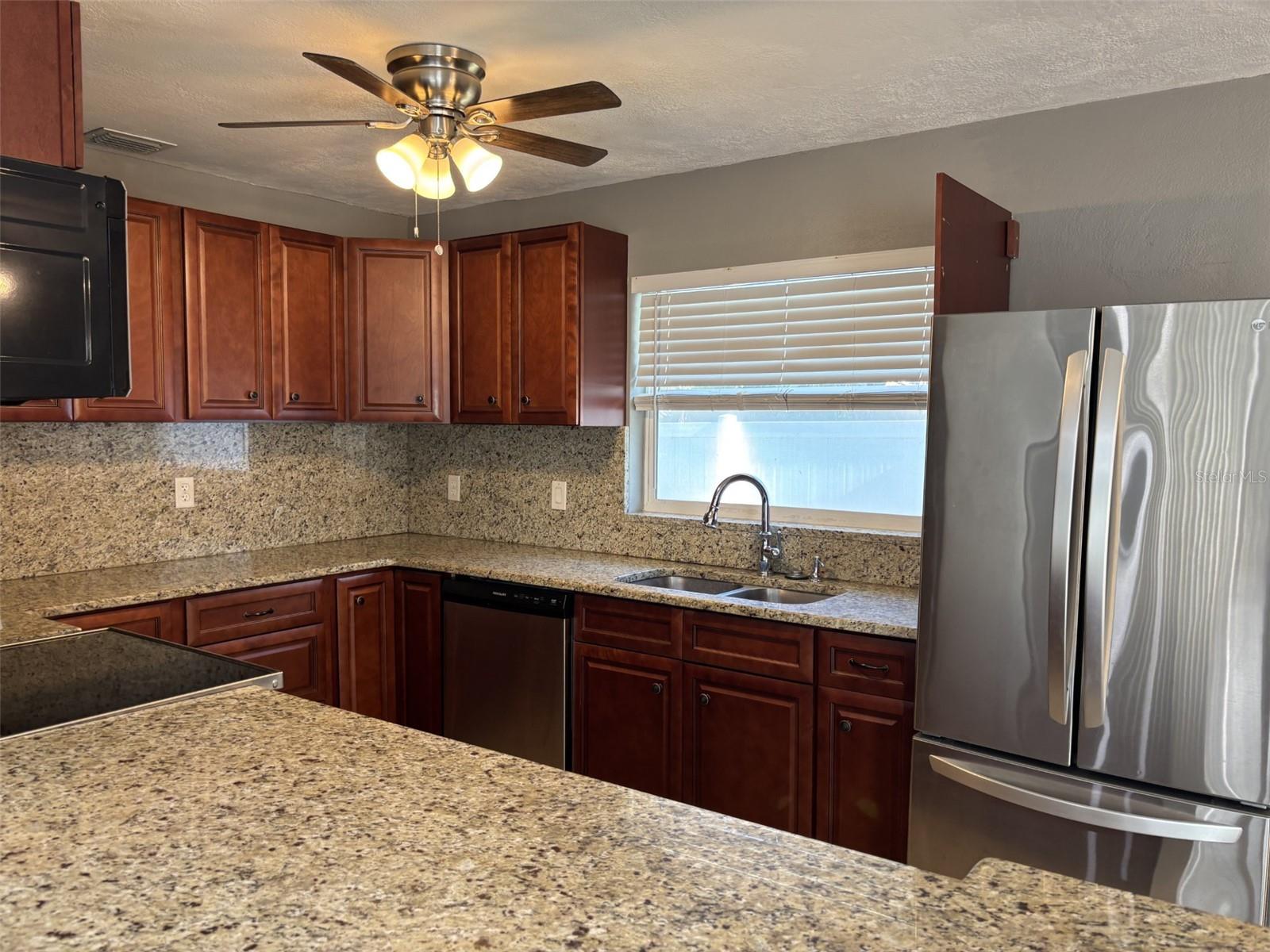 FLOR A MAR - Residential Lease