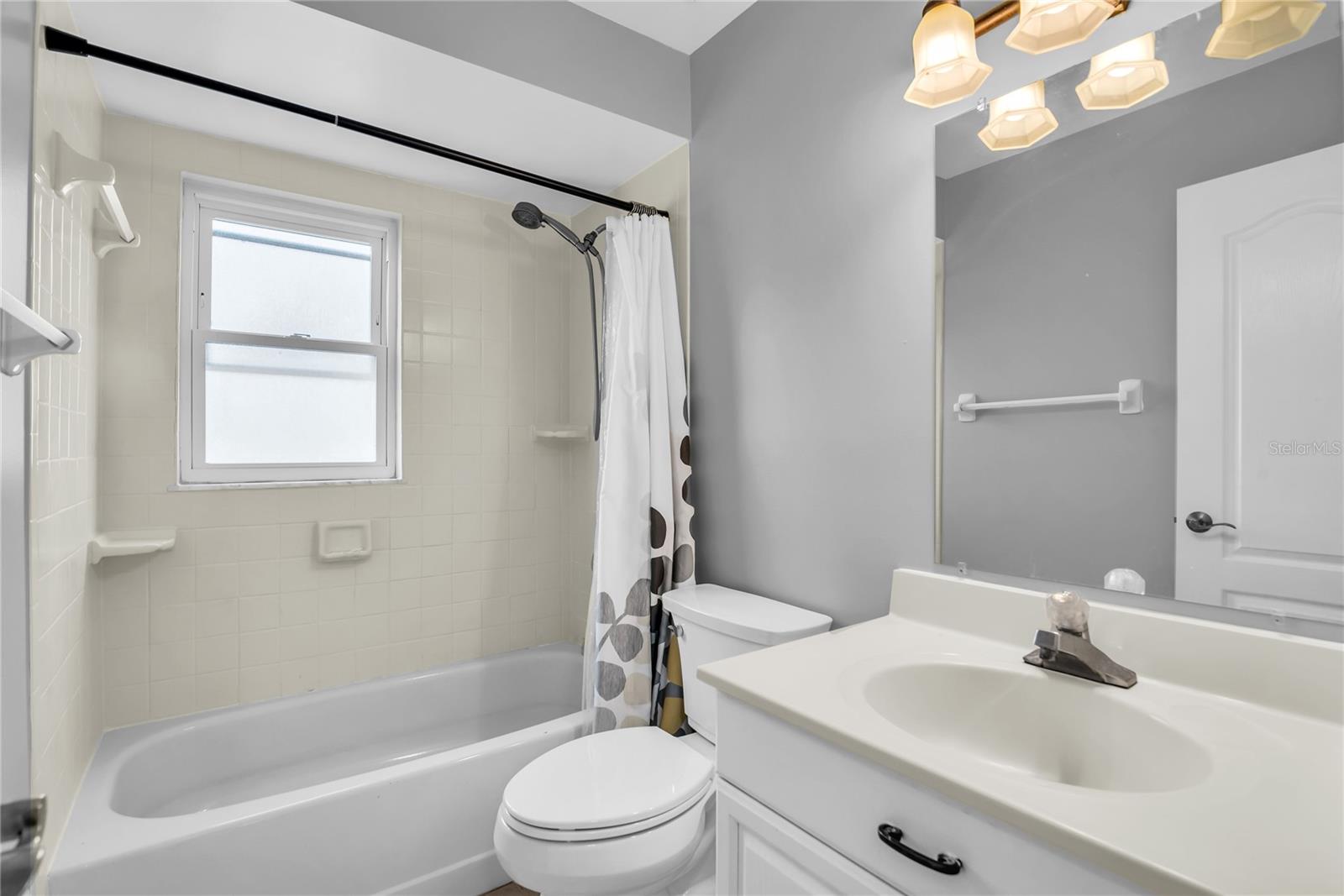 GLENVIEW ESTATES - Residential Lease