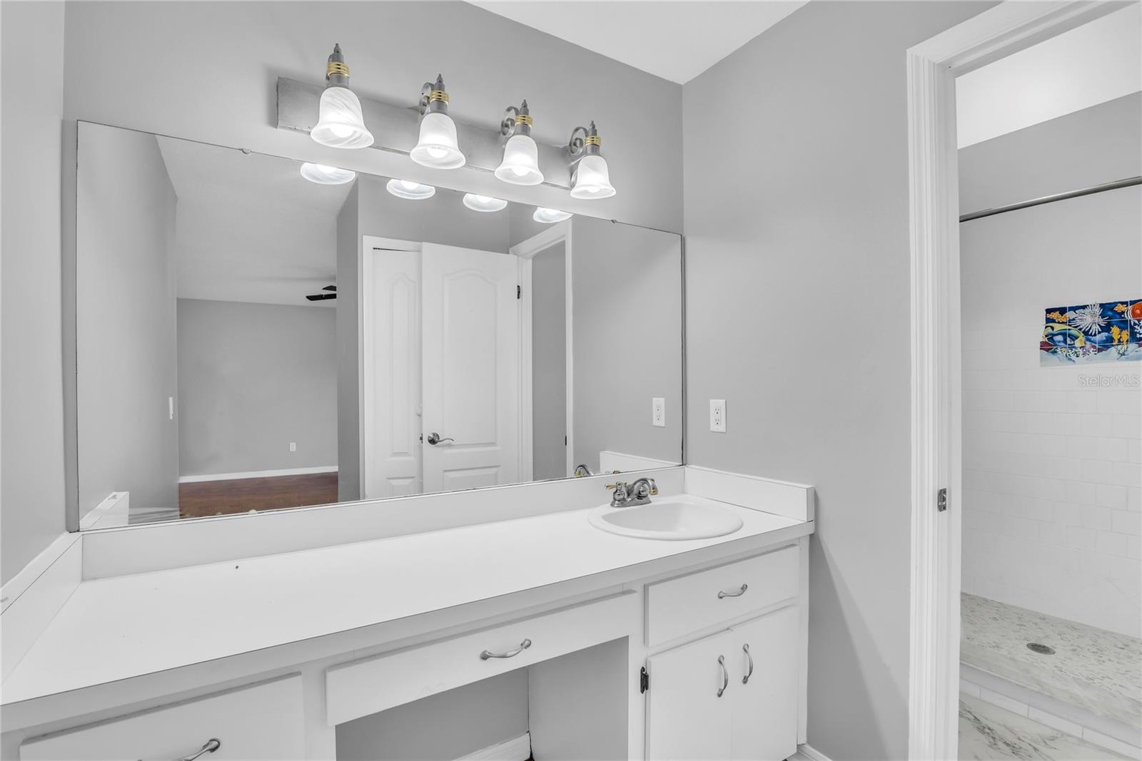 GLENVIEW ESTATES - Residential Lease