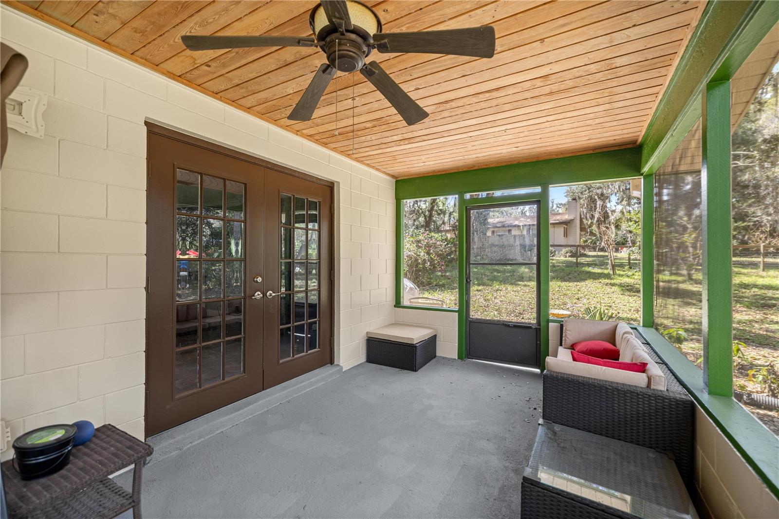 TOWN MCINTOSH - Residential