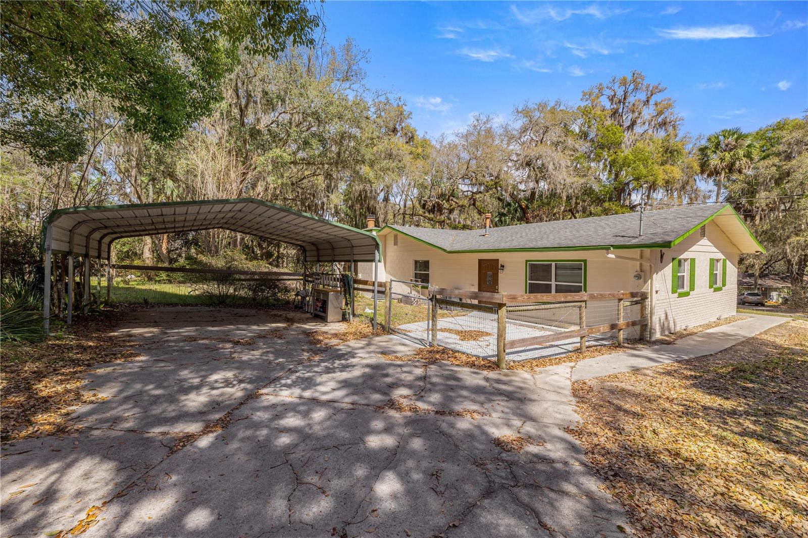 TOWN MCINTOSH - Residential