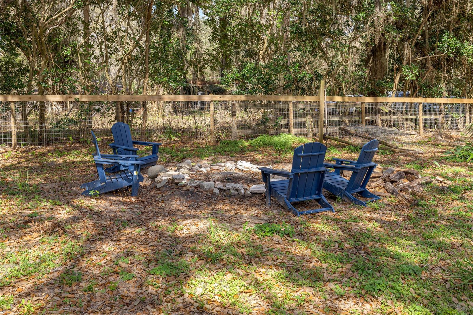 TOWN MCINTOSH - Residential