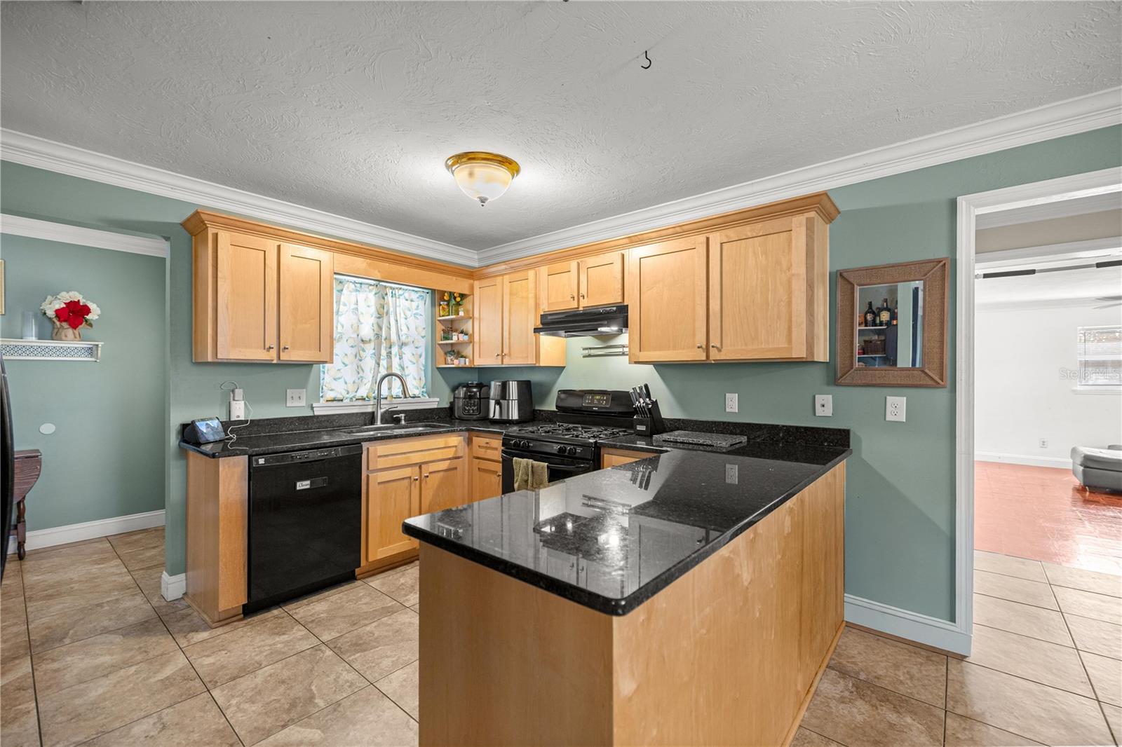 TOWN MCINTOSH - Residential