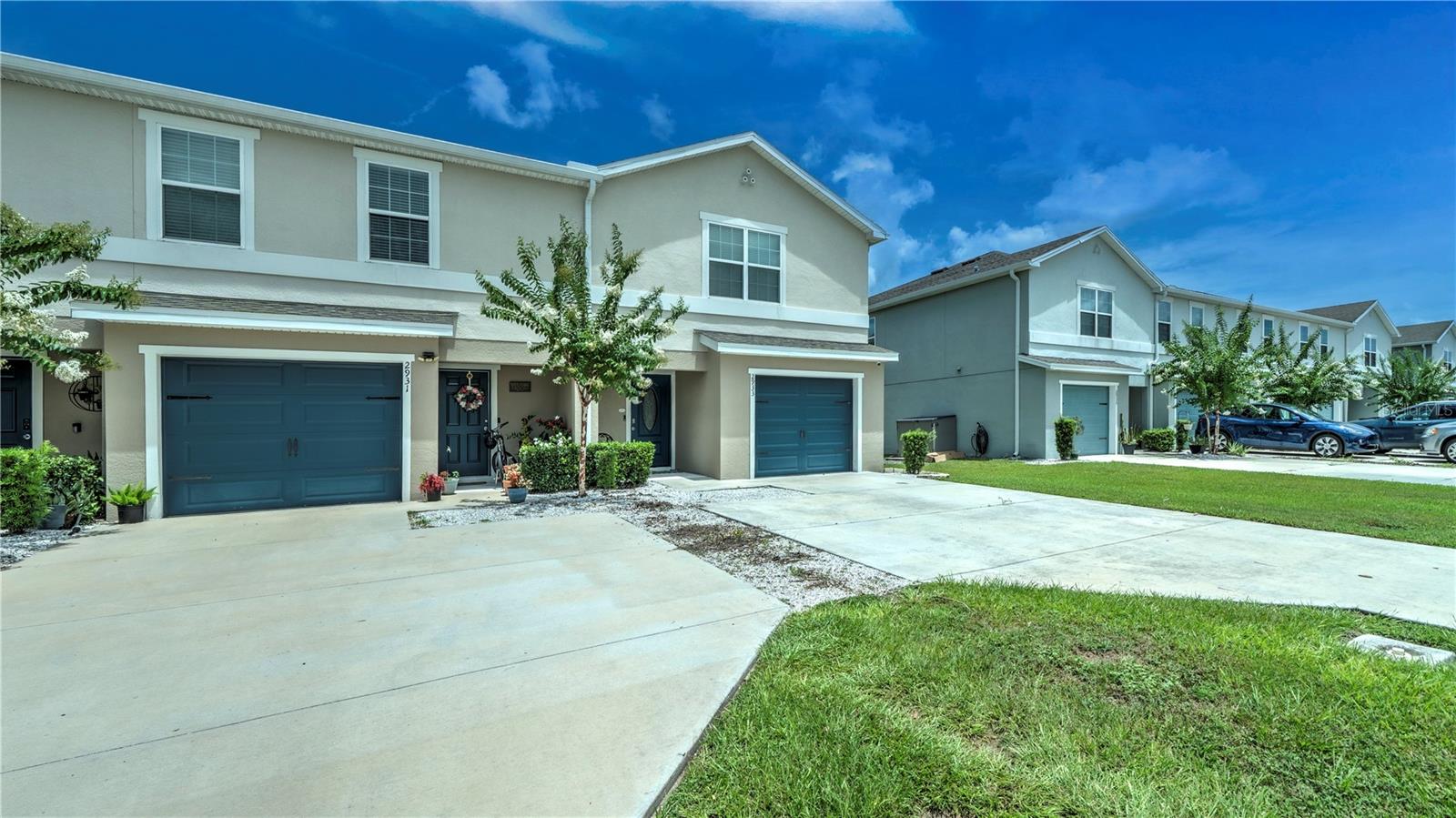2933 FIELDWOOD CIRCLE