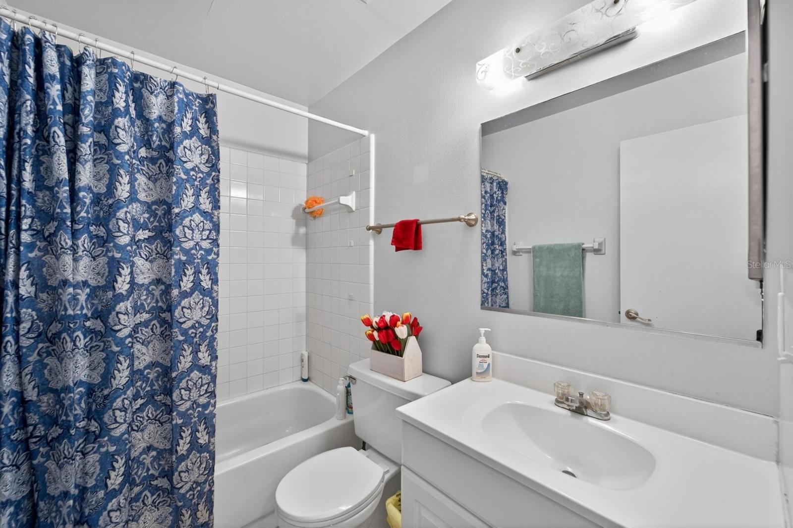 THE KNOLLS OF KINGS POINT PHAS - Residential