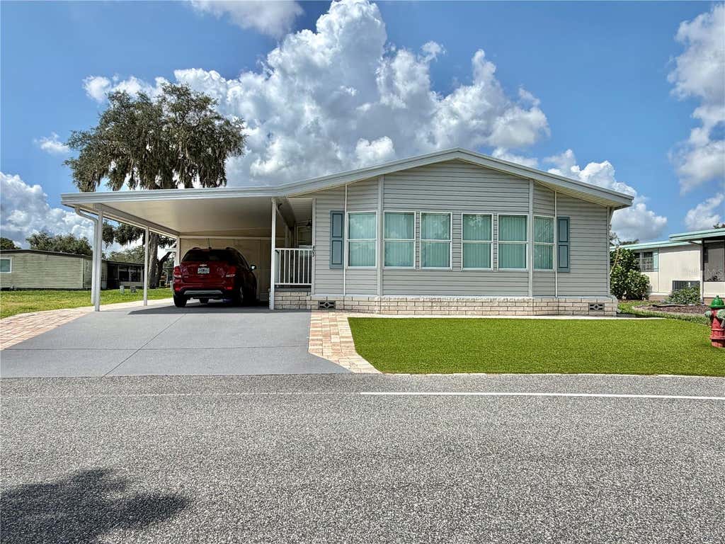 Photo of 403 Palo Verde Drive, Leesburg, FL 34748 (MLS # G5116660)