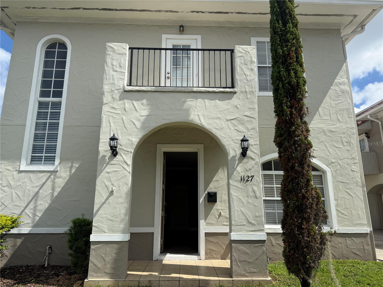Beautiful and very spacious 3BR/2.5BA with 2 car garage, large upstairs balcony, fenced patio, New wood flooring throughout the unit, All freshlypainted, all appliances including side by side refrigerator and full size washer and dryer. This property is centrally located in winter park FL,walking distance to shopping, restaurants, bars, coffee shops, Publix Supermarket, short driving distance to downtown Orlando andAdvantHealth Orlando hospital and close proximity to Park Ave Won't last long , please call to schedule your appointment today.