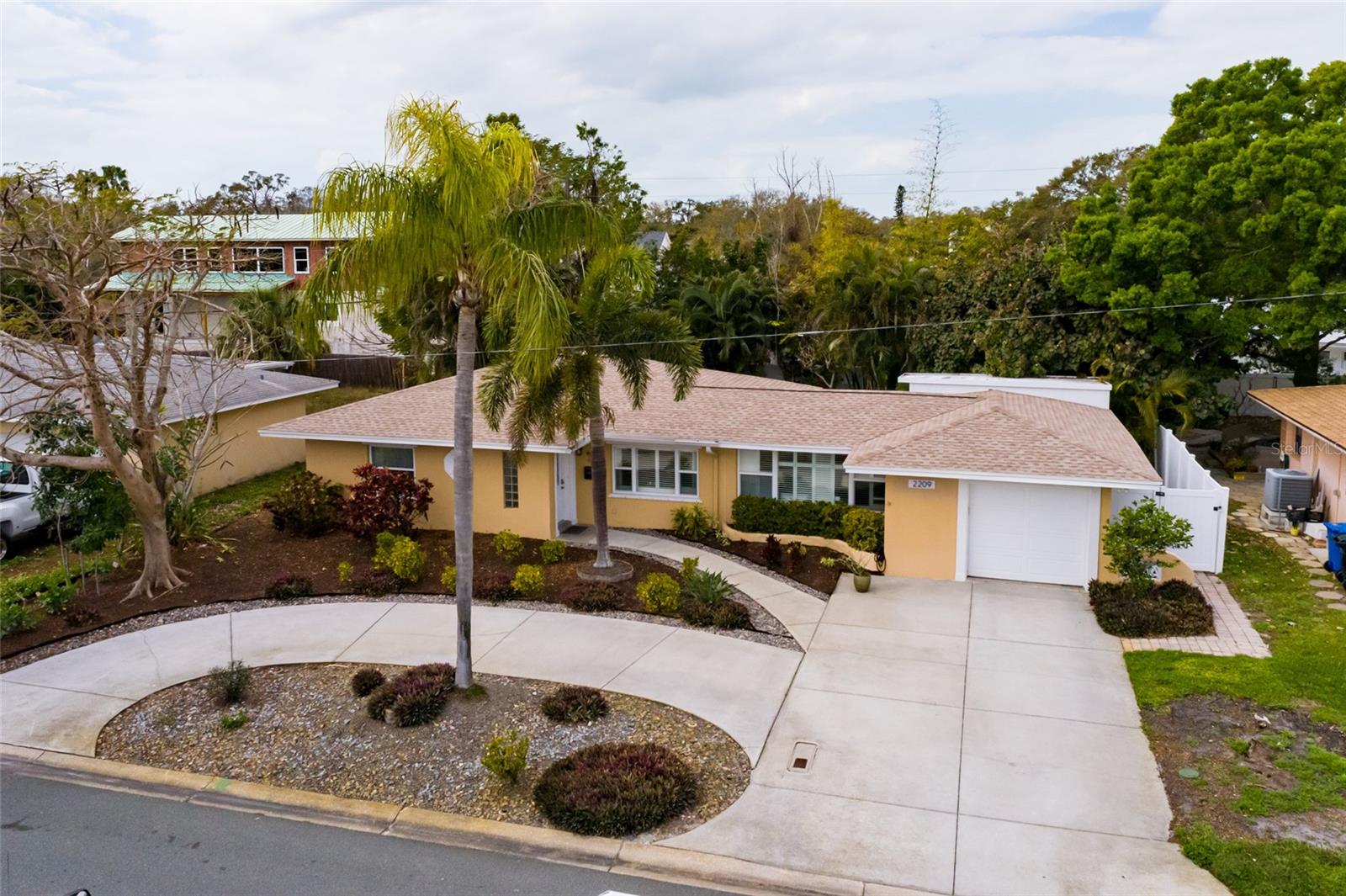 TROPICAL SHORES - Residential