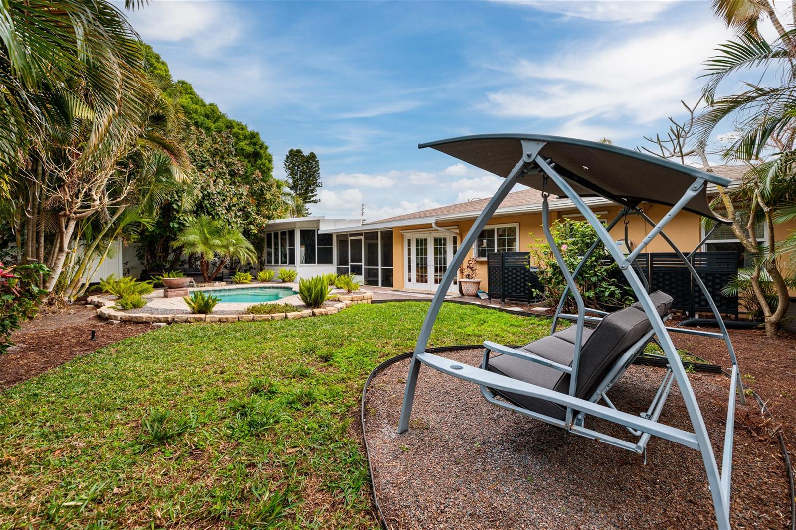 TROPICAL SHORES - Residential