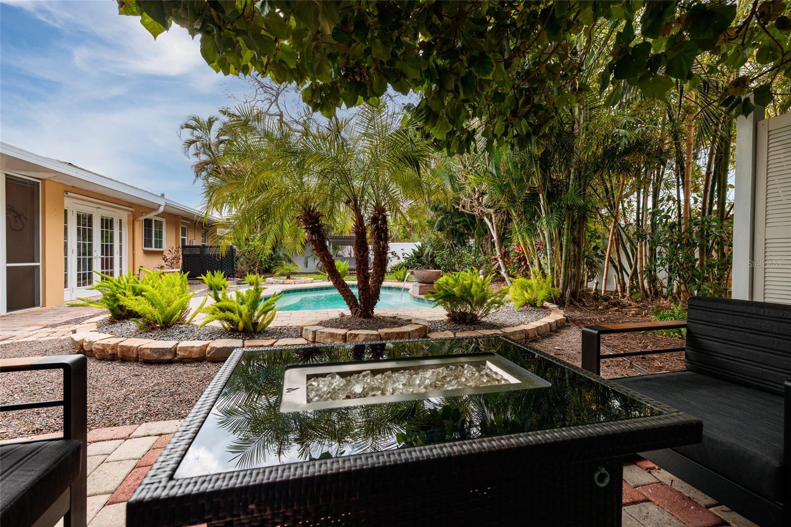 TROPICAL SHORES - Residential