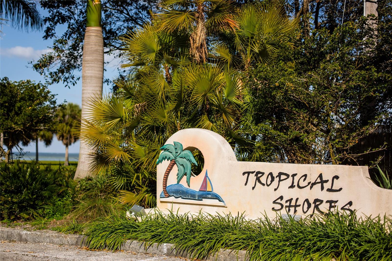 TROPICAL SHORES - Residential