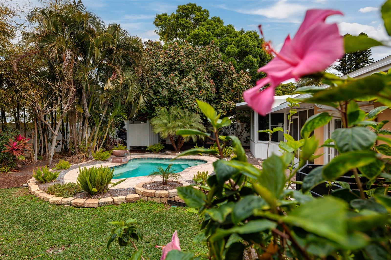 TROPICAL SHORES - Residential