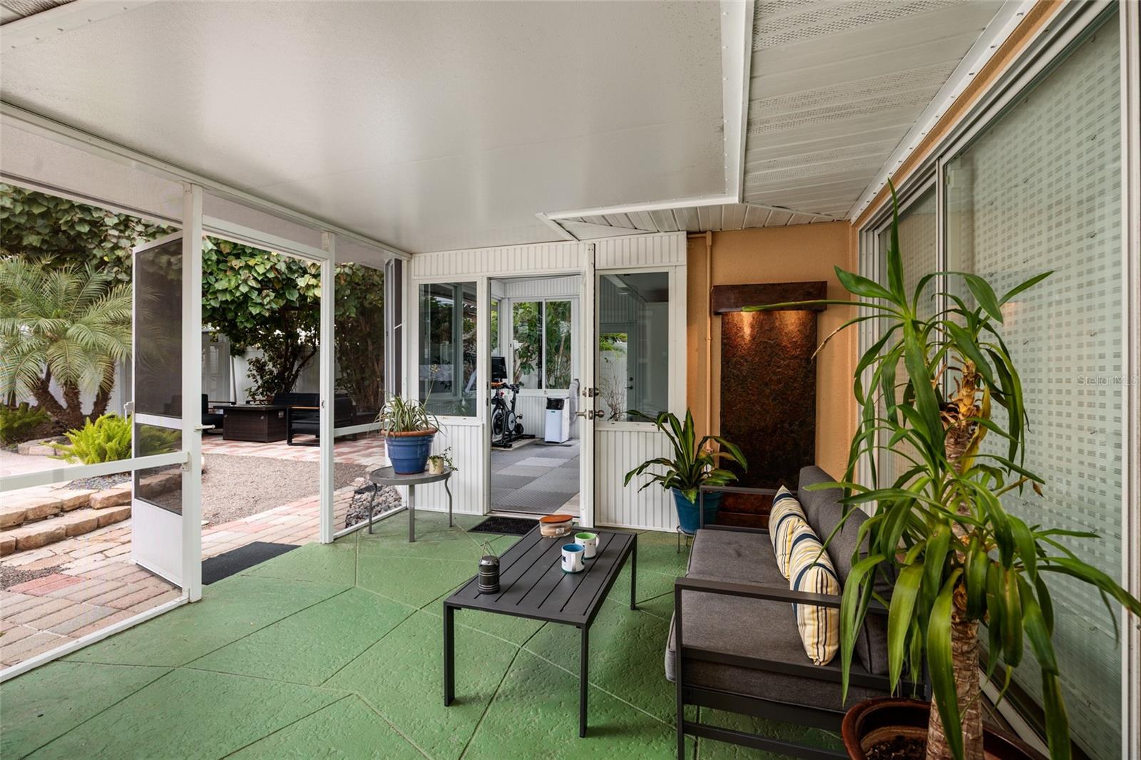 TROPICAL SHORES - Residential