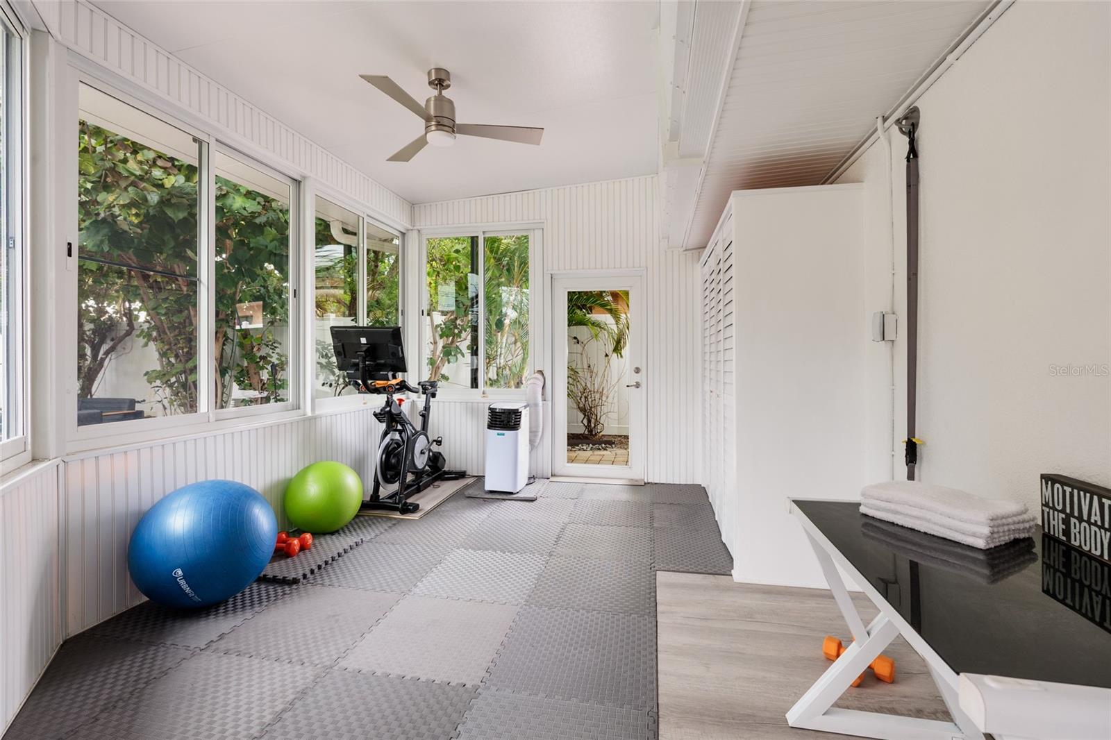 TROPICAL SHORES - Residential