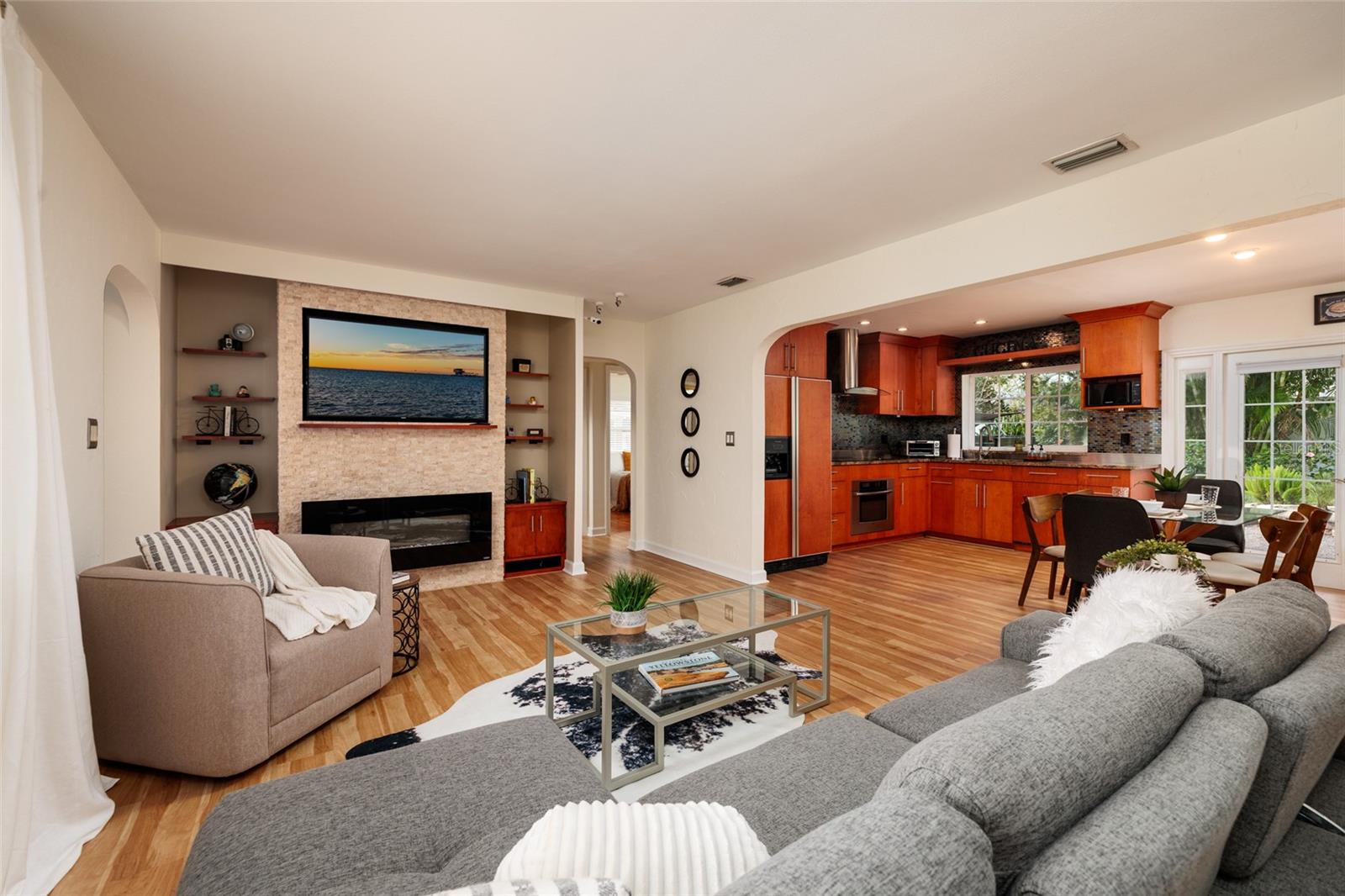 TROPICAL SHORES - Residential