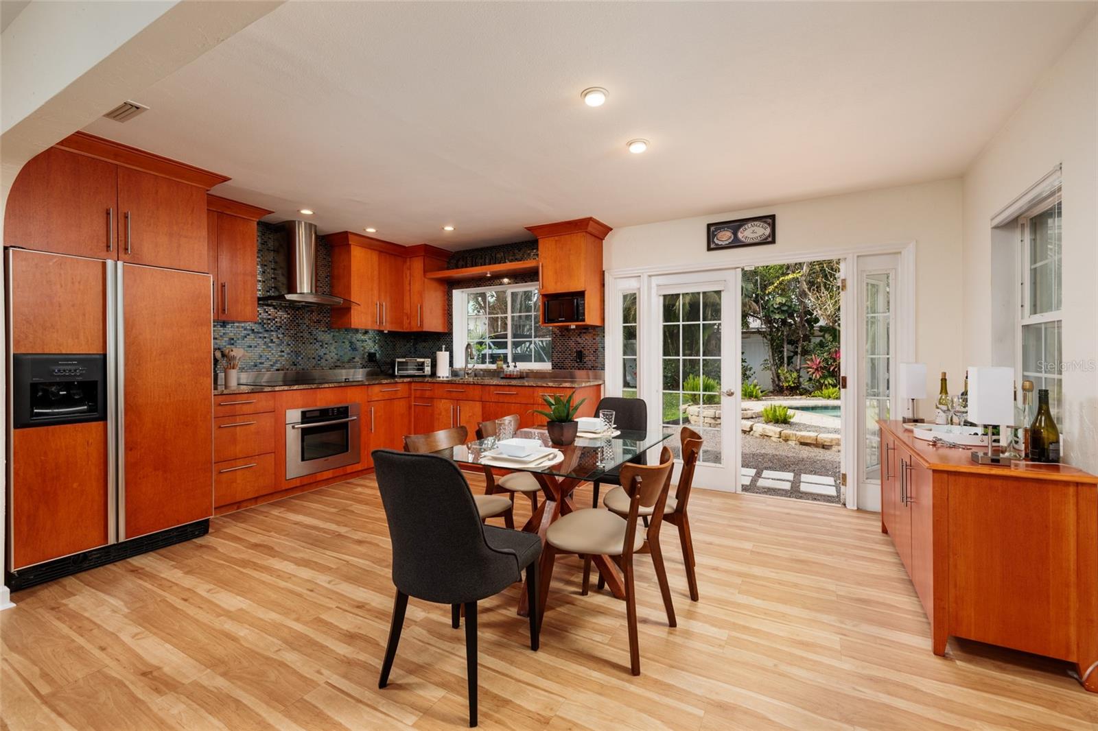 TROPICAL SHORES - Residential