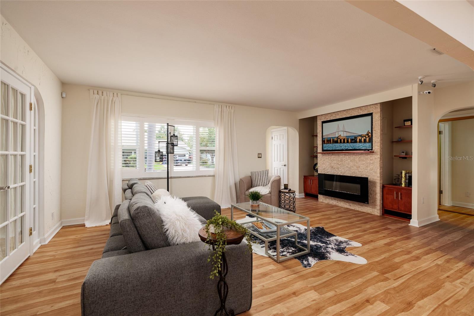 TROPICAL SHORES - Residential