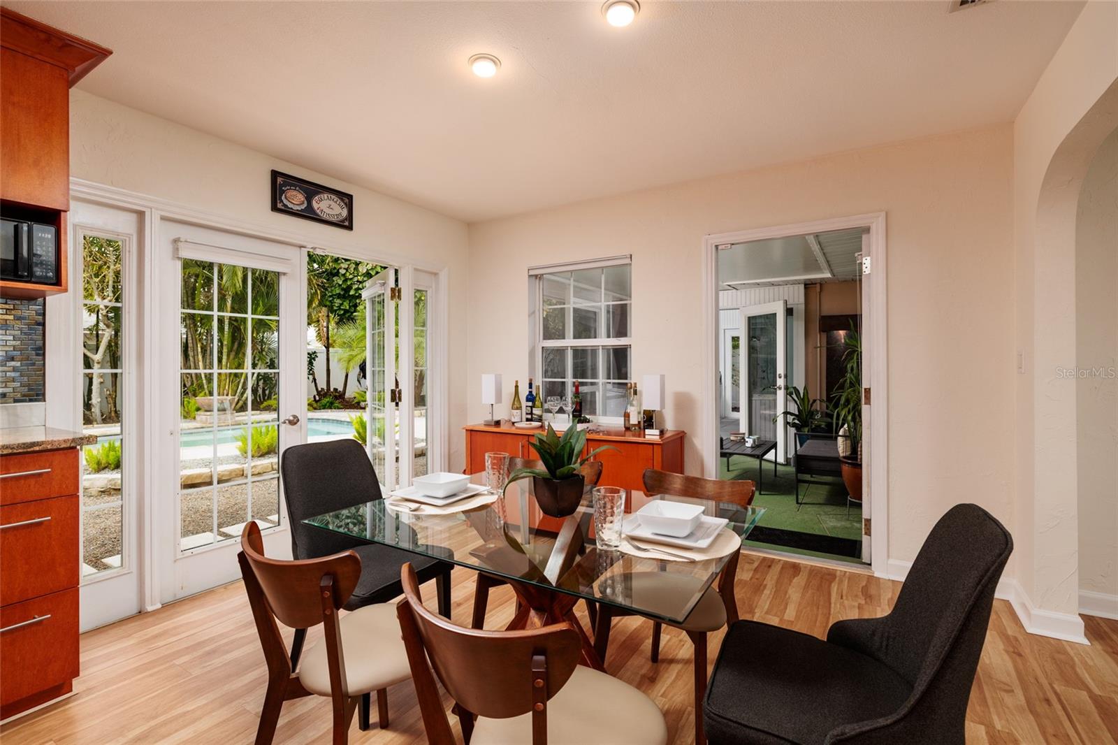 TROPICAL SHORES - Residential