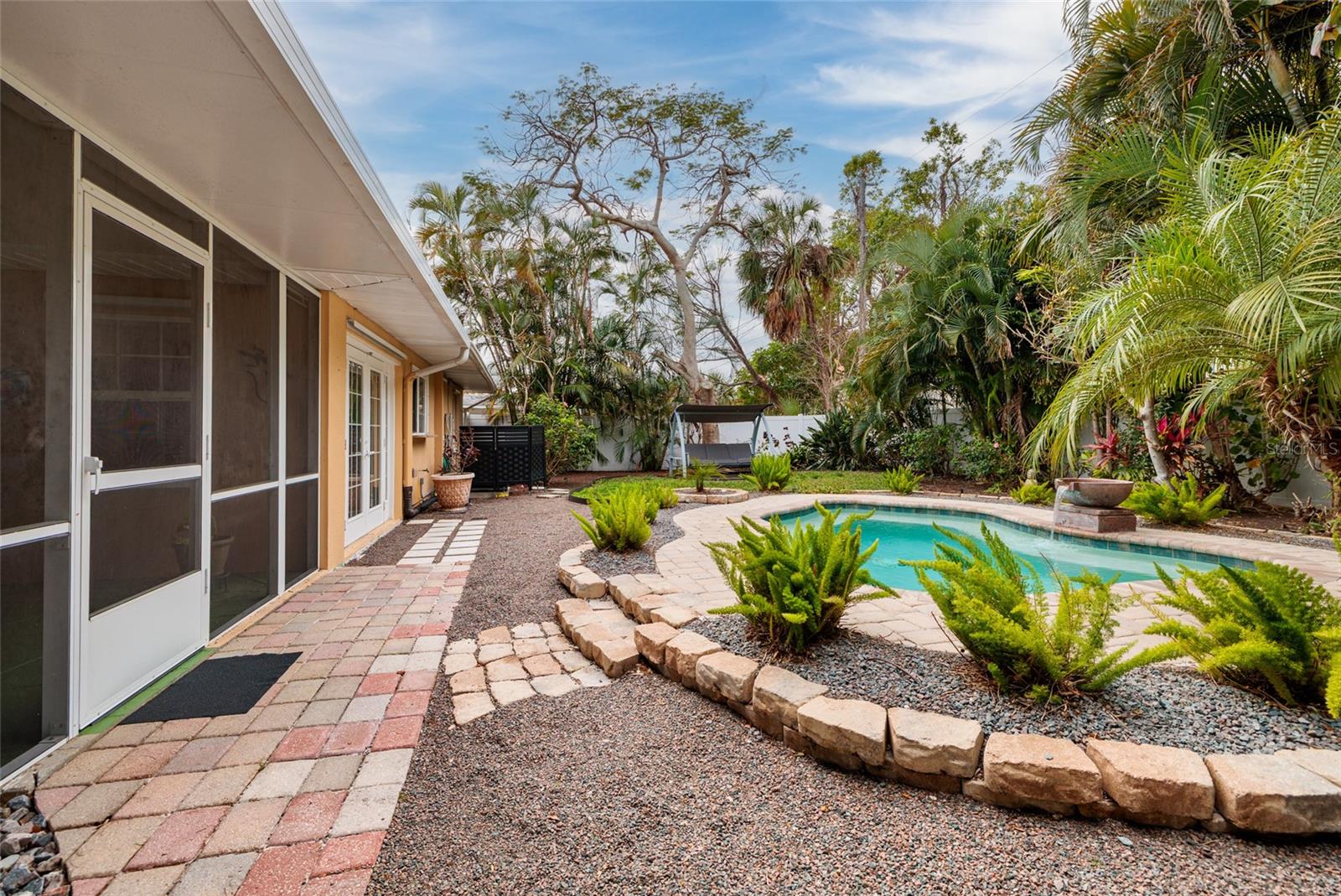 TROPICAL SHORES - Residential