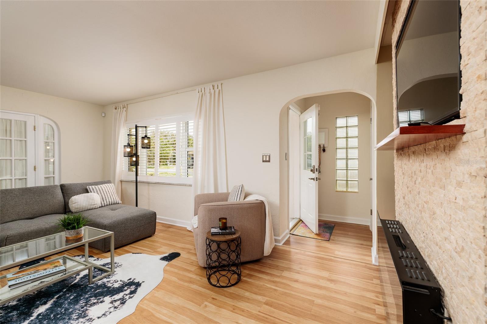 TROPICAL SHORES - Residential