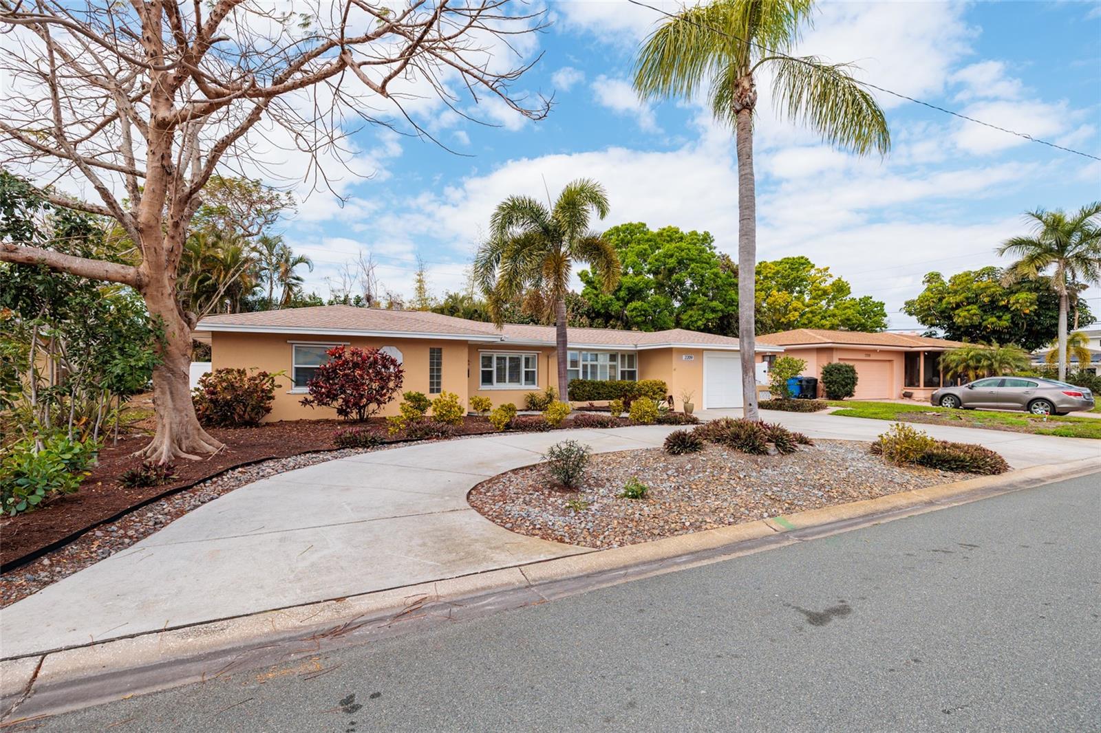 TROPICAL SHORES - Residential