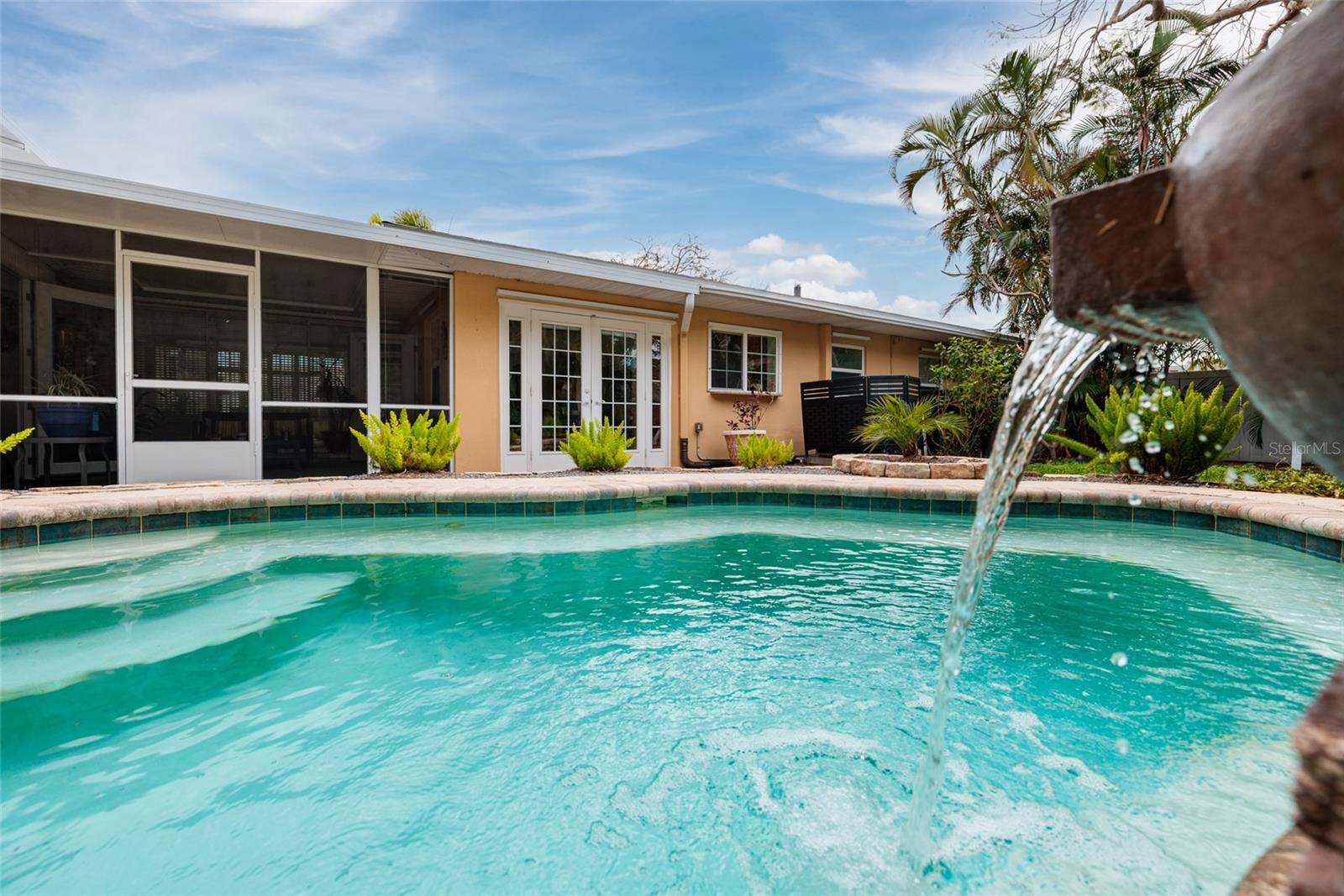 TROPICAL SHORES - Residential