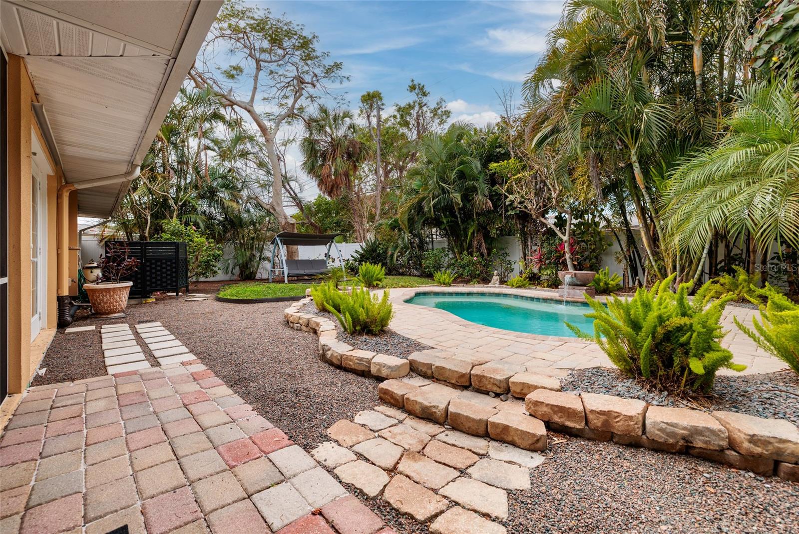 TROPICAL SHORES - Residential