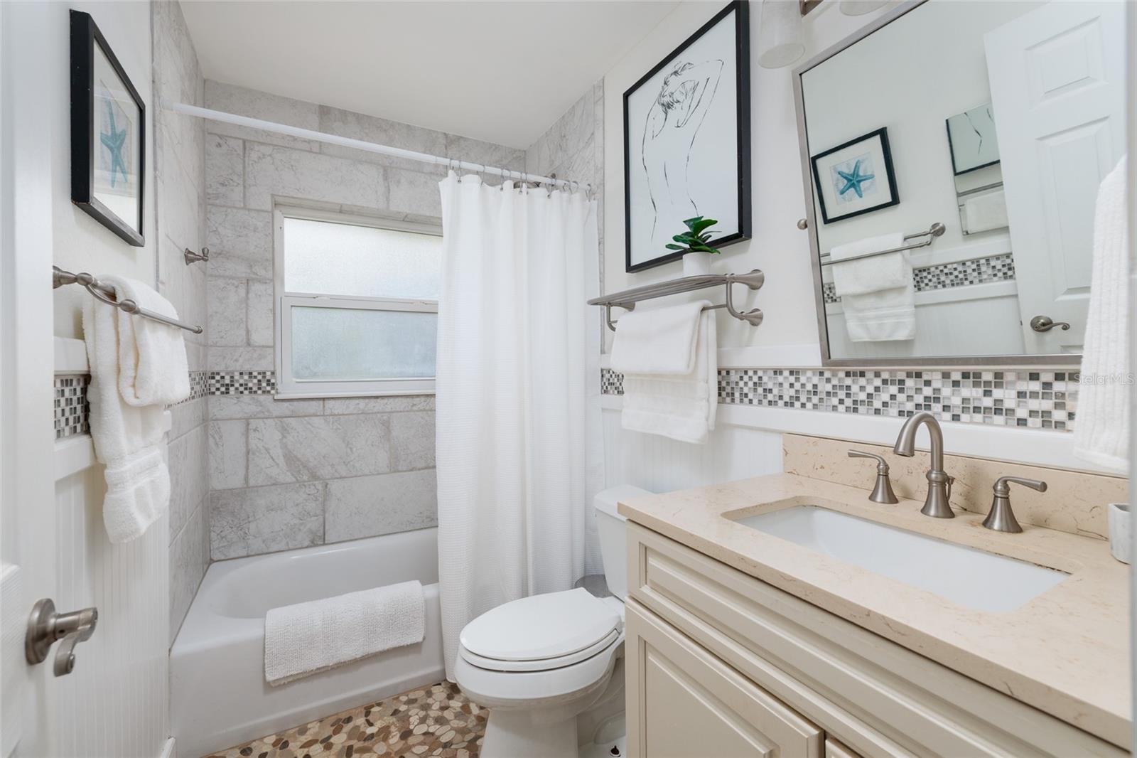 TROPICAL SHORES - Residential