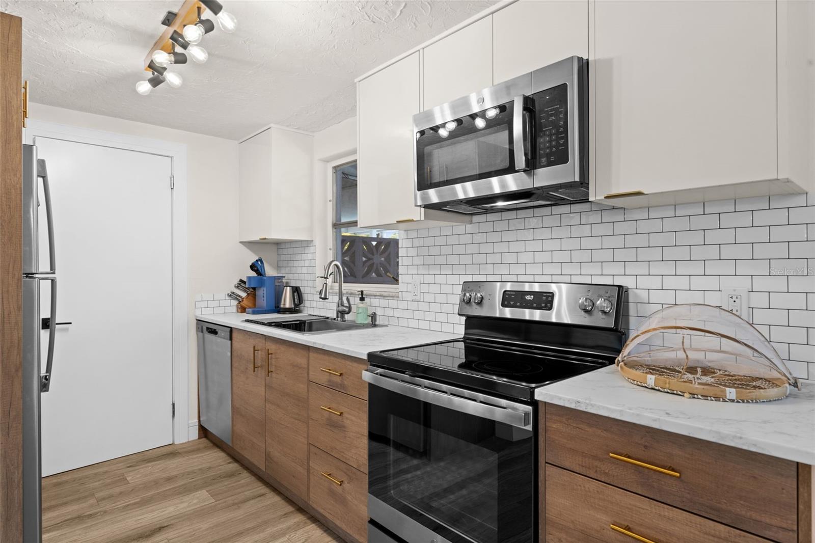 SOUTH VENICE - Residential