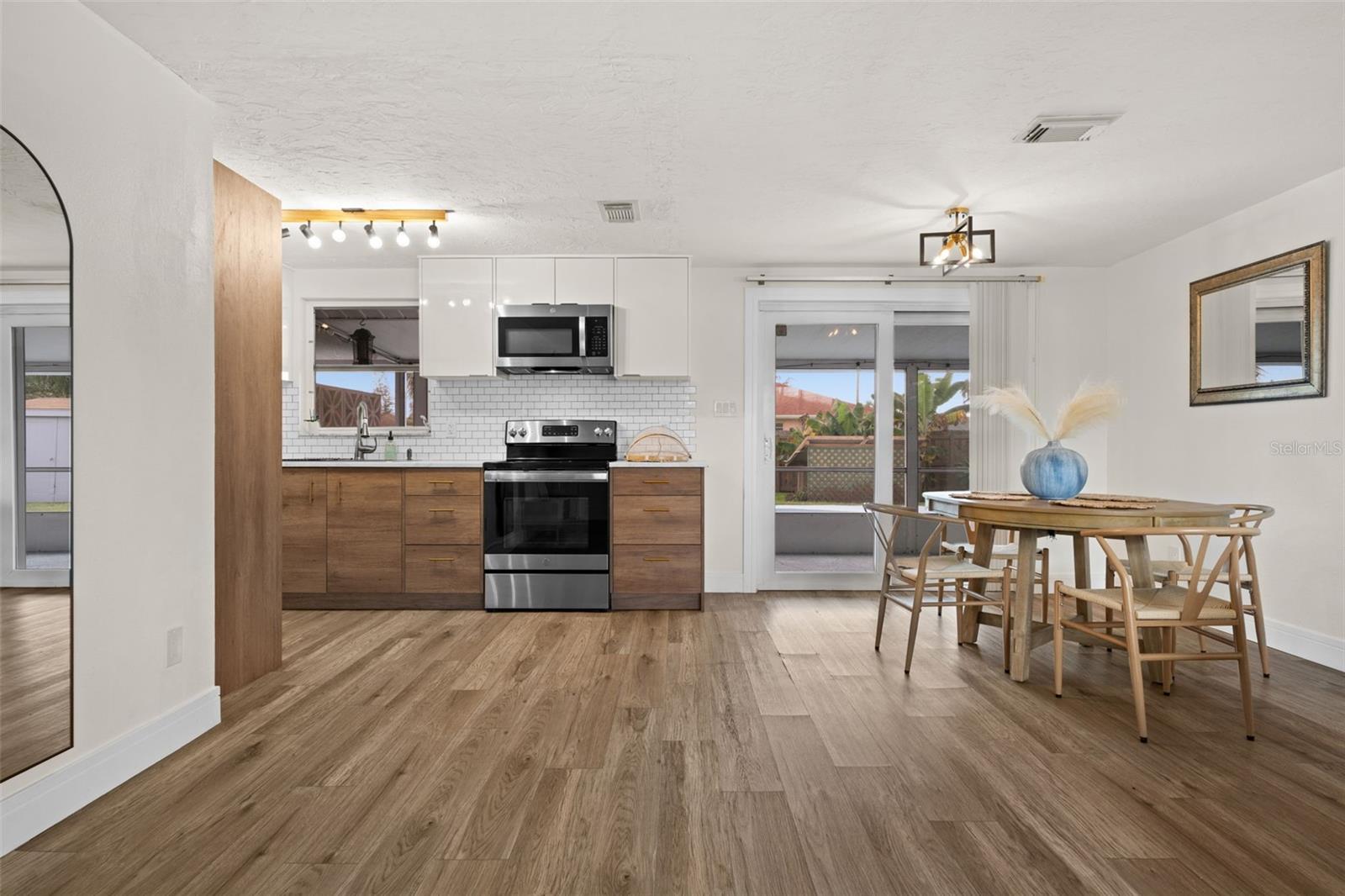 SOUTH VENICE - Residential