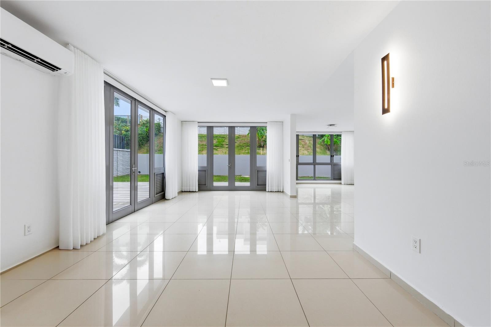 SENDEROS DE MONTEHIEDRA - Residential