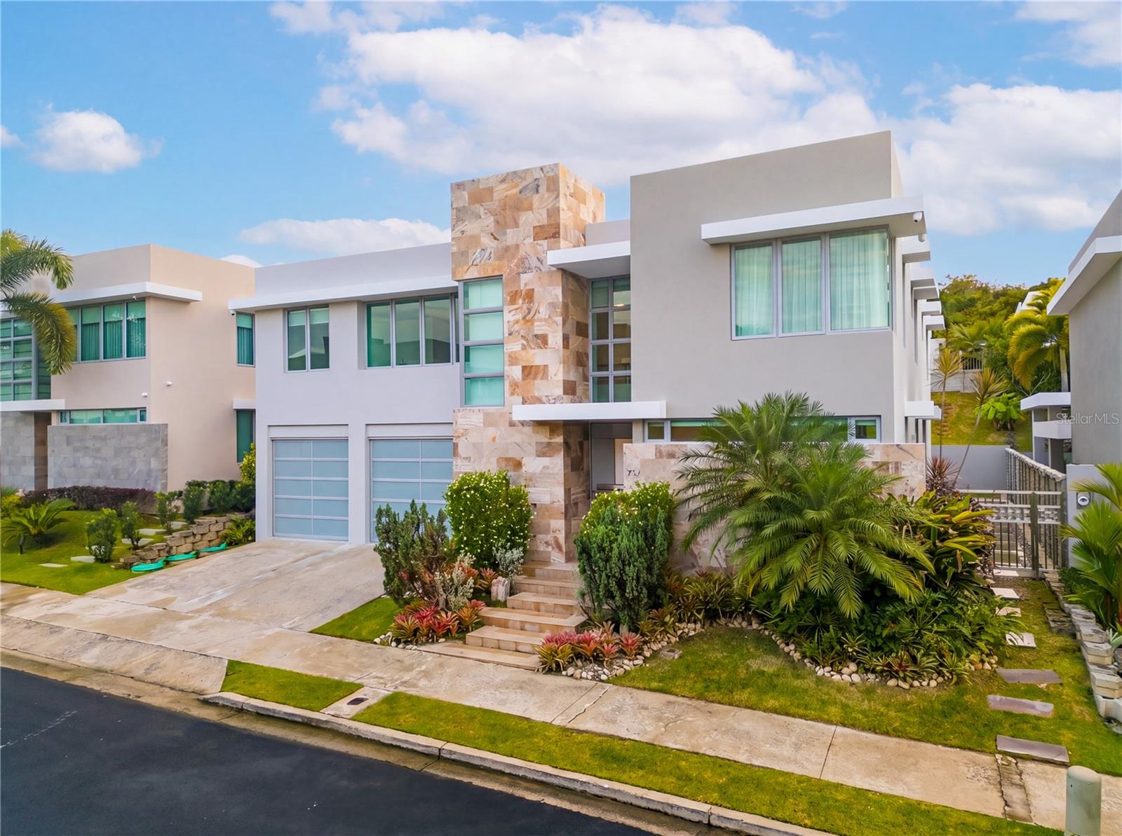 SENDEROS DE MONTEHIEDRA - Residential